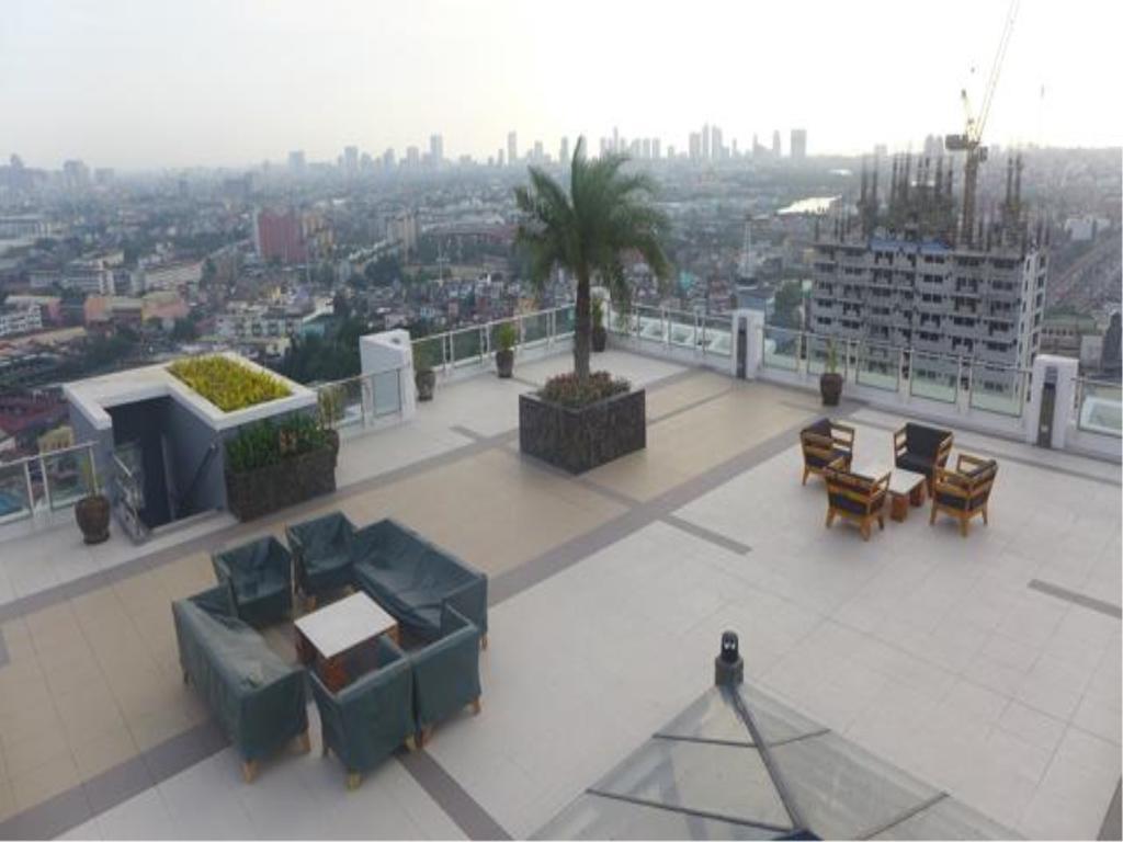 Sorrel Residences Condo Apartment By Fe Манила Екстериор снимка